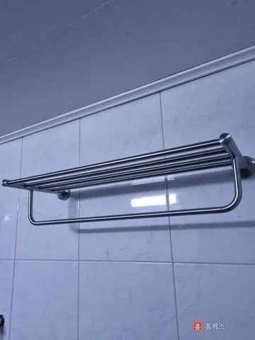 새로 설치한 스텐 수건걸이