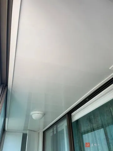 리빙보드로 마감한 베란다 천장 전경
