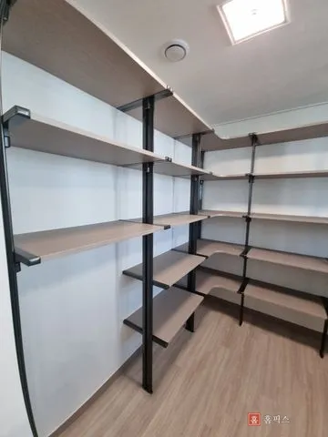 도배 후 재설치한 시스템행거 선반